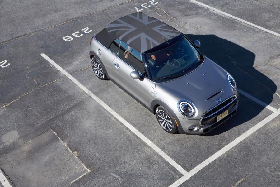  Mini Cooper S Cabrio 2016 года  (US) (фото 16 из 30)